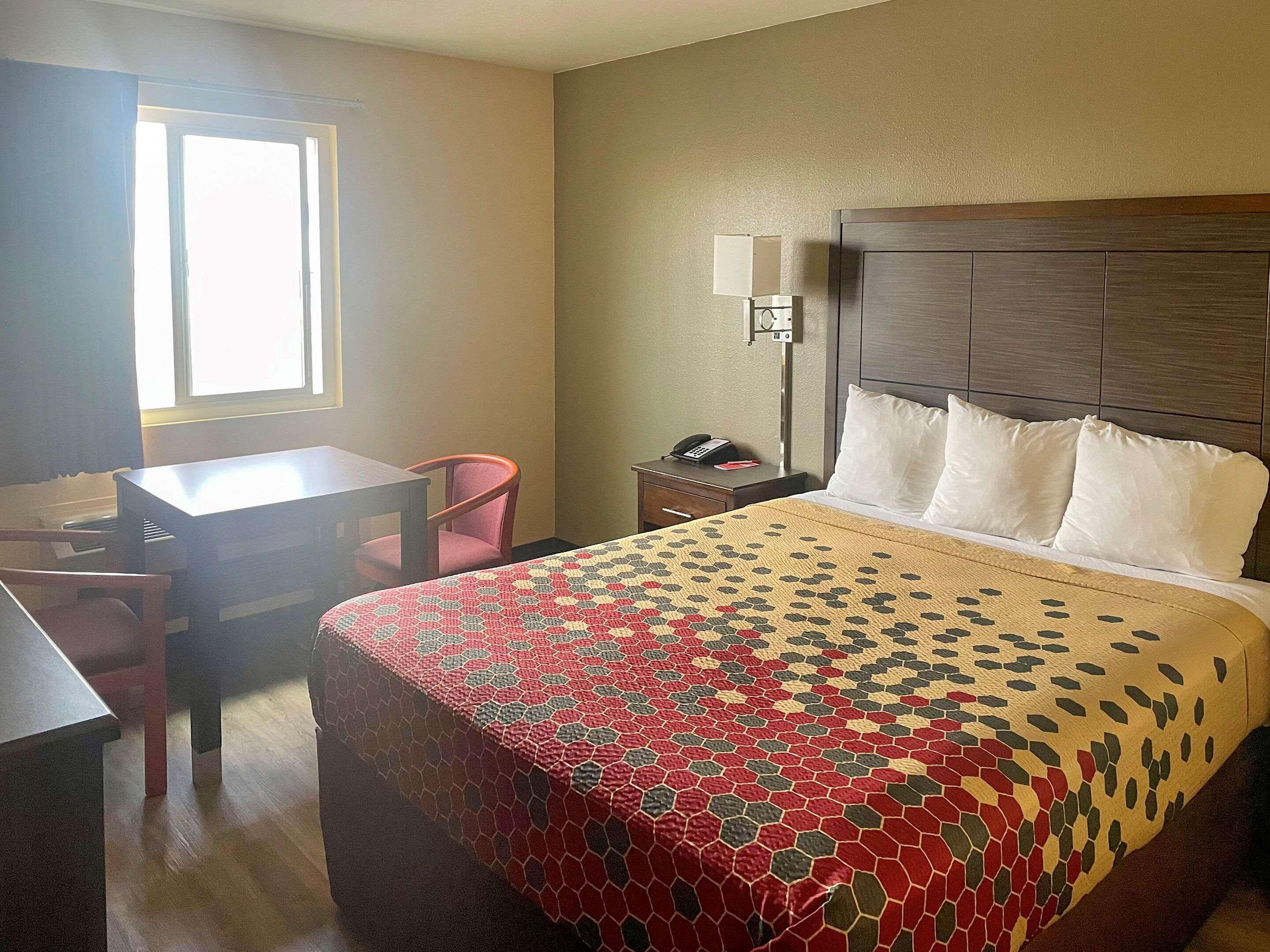 Econo Lodge Inn & Suites Corning Eksteriør billede