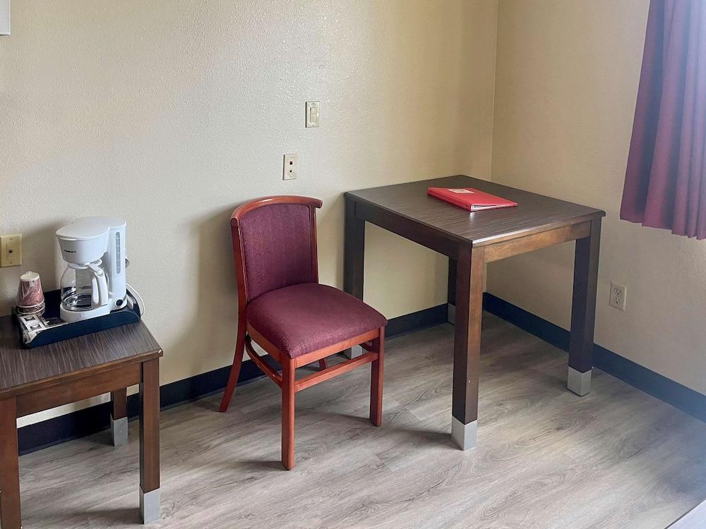 Econo Lodge Inn & Suites Corning Eksteriør billede